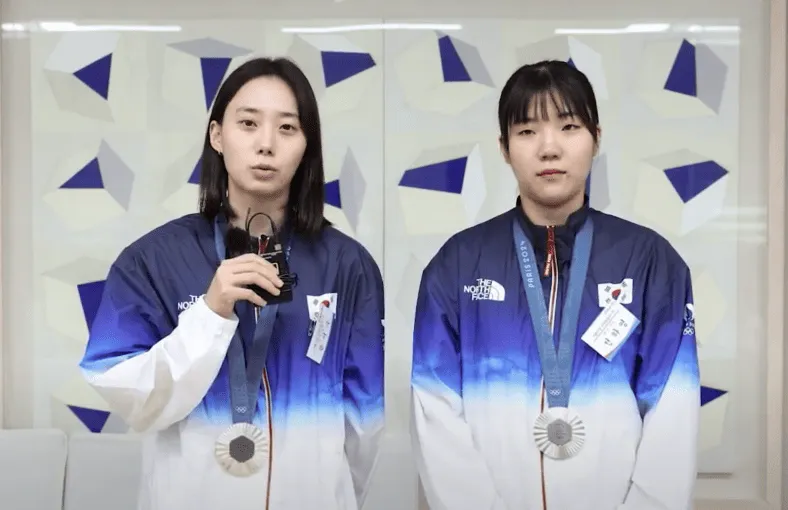 2024 파리올림픽  펜싱 사브르 단체 전하영 윤지수 은메달 1.webp